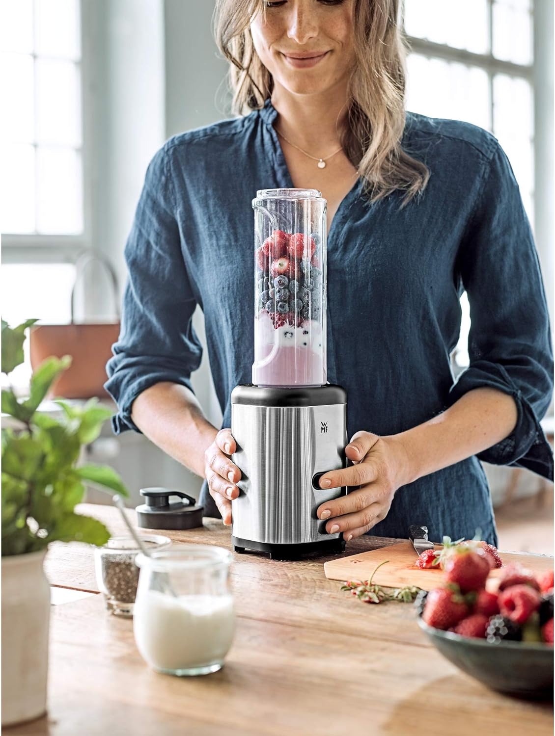 WMF Mix & Go Mini Smoothie Maker – Kompakter Standmixer mit 300 Watt und Tritan-Kunststoffflasche